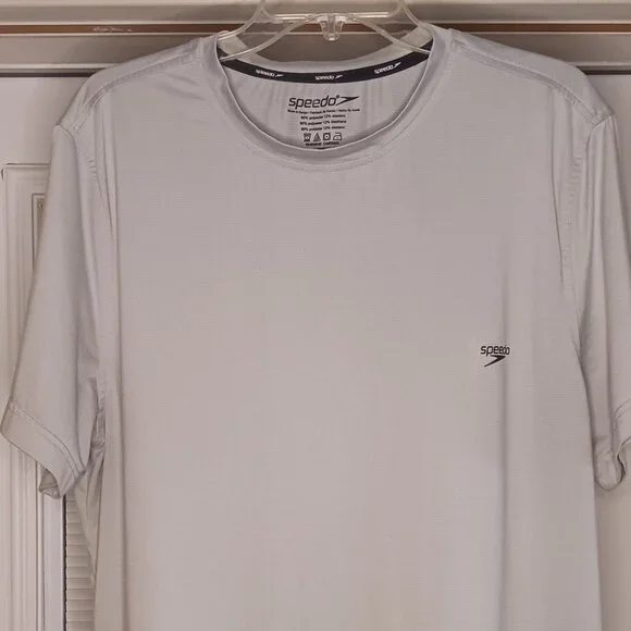 #298 3/$18 - Speedo Gray Short Sleeve Shirt Size Large - Picture 3 of 4